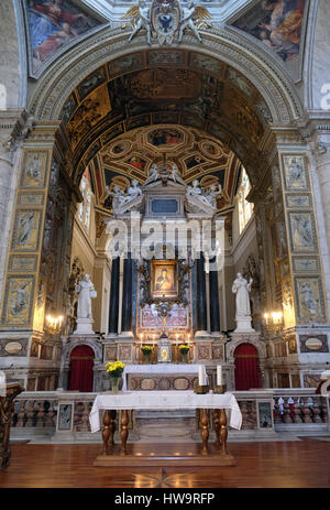 L'autel principal à l'église de Santa Maria del Popolo, Rome, Italie le 02 septembre 2016. Banque D'Images