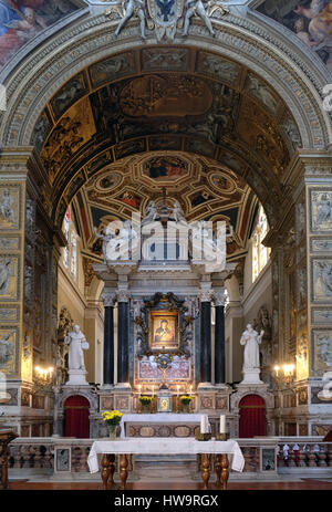 L'autel principal à l'église de Santa Maria del Popolo, Rome, Italie le 02 septembre 2016. Banque D'Images