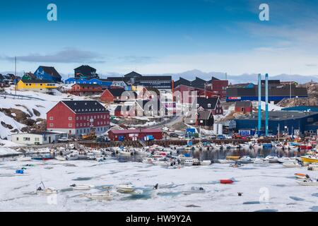 Le Groenland, baie de Disko, Ilulissat, ville port, elevated view Banque D'Images