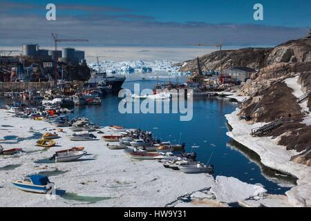 Le Groenland, baie de Disko, Ilulissat, ville port, elevated view Banque D'Images