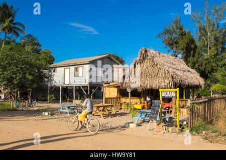 Belize, district de Stann Creek, Hopkins, petit village de pêcheurs garifuna Banque D'Images