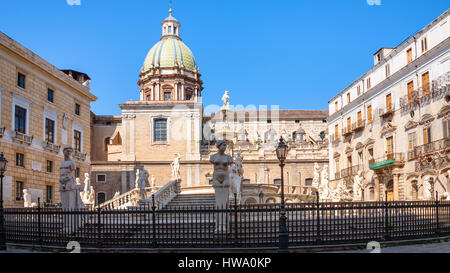 Voyage d'Italie - Piazza Pretoria en centre de Palerme ville avec fontaine prétorienne (Fontana Pretoria) sur en Sicile Banque D'Images