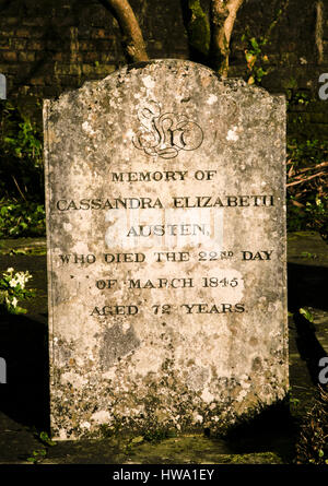 La pierre tombale de Cassandra Elizabeth Austen la sœur aînée de l'auteur Jane Austen à St Nicholas Church ,Chawton près de Alton Hampshire. Banque D'Images
