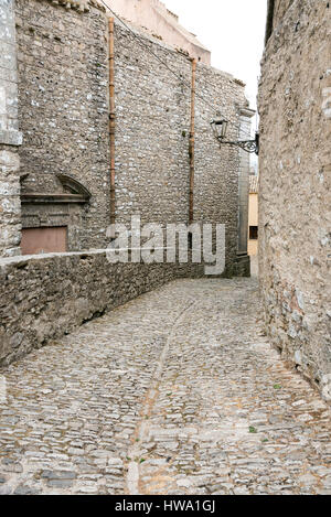 Petite ruelle vu dans Erice, Sicile Banque D'Images