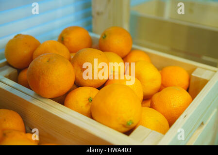 Tangerines fraîches dans un vieux fort Banque D'Images