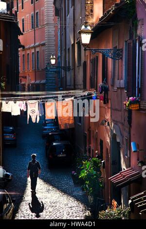 L'Italie, Latium, Rome, centre historique classé au Patrimoine Mondial par l'UNESCO, le Trastevere all'altezza di Ponte Sisto Banque D'Images