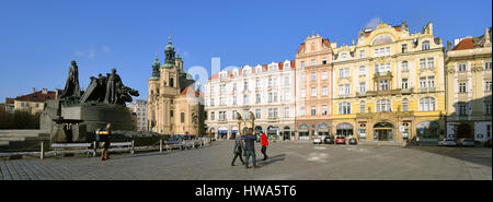 En République tchèque, en Bohême centrale, Prague, centre historique classé au Patrimoine Mondial par l'UNESCO, la Vieille Ville (Stare Mesto), Place de la vieille ville (Staromests Banque D'Images