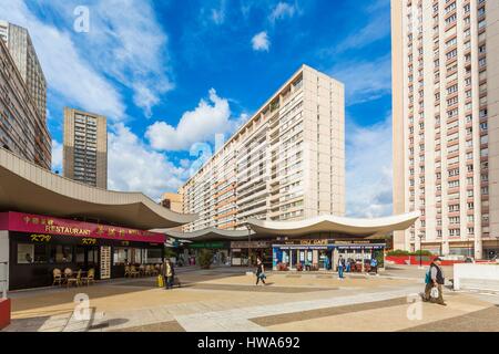 France, Paris, la dalle des Olympiades, immeuble au coeur de Chinatown 13e arrondissement Banque D'Images