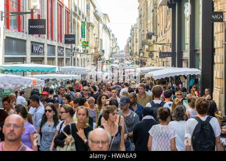 France, Gironde, Bordeaux, zone classée au Patrimoine Mondial de l'UNESCO, Saint Pierre quartier Saint, rue Catherine le samedi après-midi Banque D'Images
