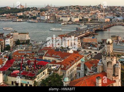 La Turquie, Istanbul, Karakoy, district de Galata, terrasses vue depuis le haut de la tour de Galata Banque D'Images