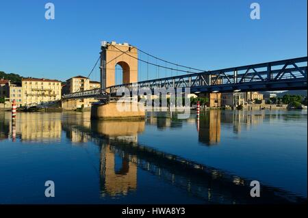 France, Isère, Vienne, pont suspendu sur le rhône Banque D'Images