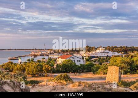 France, Gironde, Le Verdon Sur Mer, petit port de pêche et de plaisance de Port-Bloc à Pointe de Grave Banque D'Images