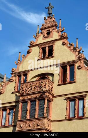 La Maison des Têtes à Valence, en France, est un bâtiment emblématique ...