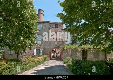 La France, Tarn, Monesties, étiqueté Les Plus Beaux Villages de France (les plus beaux villages de France), porte fortifiée et Chatau de rue Banque D'Images