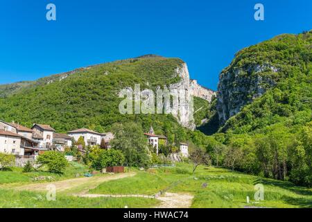 France, Isère, Cognin-les-gorges, au pied du massif du Vercors Banque D'Images