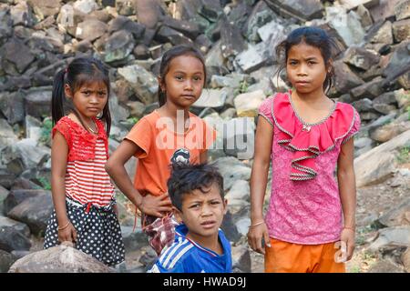 Le Cambodge, la province de Banteay Mean Chey, Banteay Chhmar, pour les enfants Banque D'Images