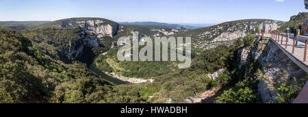 La France, l'Ardèche, Vallon Pont d'Arc, gorges de l'Ardèche, vue sur les gorges depuis le Col du Serre de Tourre belvedere Banque D'Images