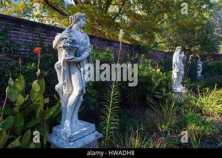 United States, North Carolina, New Bern, Tryon Palace, reconstruit le site de premier capitol en Caroline du Nord, jardins, statue Banque D'Images