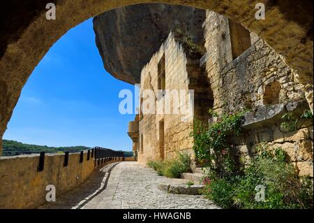 France, dordogne, Périgord Noir, vallée de la vézère, Les Eyzies de Tayac Sireuil, inscrite au Patrimoine Mondial de l'UNESCO, la falaise et l'ex-barons d'être Banque D'Images