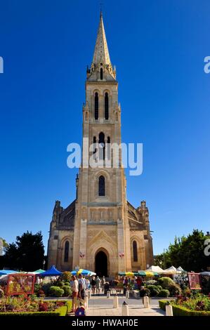 France, Dordogne, Perigord Pourpre, Bergerac, marché au pied de l'église Notre-Dame Banque D'Images