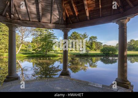 La France, l'Allier, Villeneuve sur Allier, Balaine Arboretum, ancien lavoir Banque D'Images