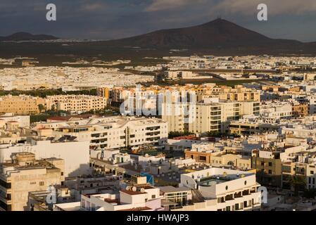 Espagne, Canaries, Lanzarote Arecife, élevé, vue sur la ville, matin Banque D'Images