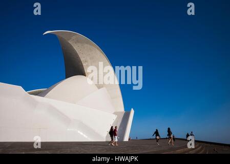 L'Espagne, Iles Canaries, Tenerife, Santa Cruz de Tenerife, l'Auditorio de Tenerife Adan Martin conçue par Santiago Calatrava, extérieur Banque D'Images