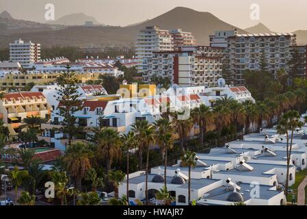 L'Espagne, Iles Canaries, Tenerife, Playa de Las Americas, augmentation de la vue sur le complexe, la plage de Playa de Troya Banque D'Images