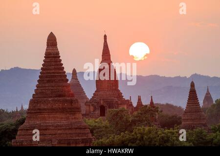 Le Myanmar, Bagan, Mandalay, état de pagodes au coucher du soleil Banque D'Images