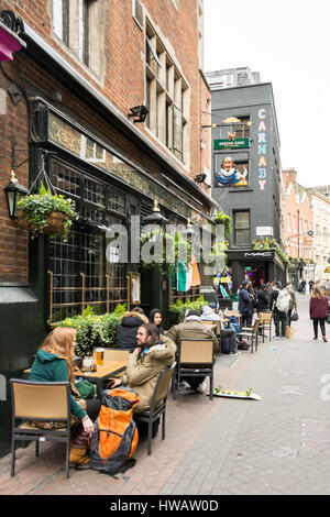 Le Shakespeare's Head Pub sur Carnaby Street, London,UK Banque D'Images