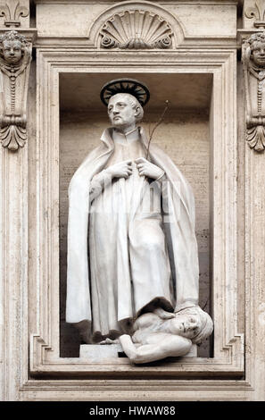 Saint François Xavier sur la façade de l'église du Gesù, église-mère de la Compagnie de Jésus, Rome, Italie Banque D'Images