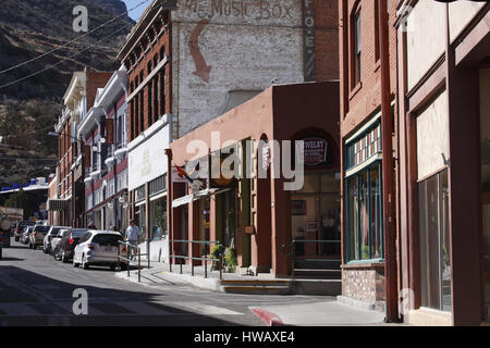 Rue principale sur une journée ensoleillée, le quartier historique, Bisbee, Arizona, USA, United States Banque D'Images