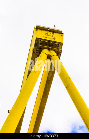 Samson, l'un des deux célèbres grues jaune qui dominent la skyline à Belfast. Banque D'Images