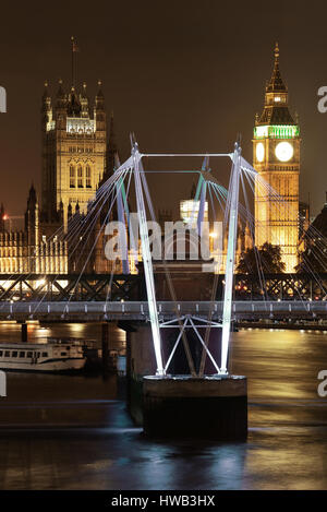 Palais de Westminster et pont sur la rivière Thames à Londres la nuit Banque D'Images