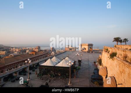 Italie, Sardaigne, Cagliari, Castello Il Vieille Ville, Bastione San Remy, Dawn Banque D'Images