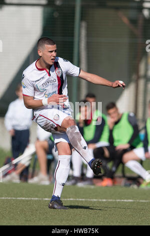 Levanto, Italie. Mar 16, 2017. Vasco Oliveira (Cagliari) Football/soccer : Torneo di Viareggio 2017 Groupe 9 match entre Gênes CFC 1-3 Cagliari Calcio au Stadio Scaramuccia-Raso in Levanto, Italie . Credit : Maurizio Borsari/AFLO/Alamy Live News Banque D'Images