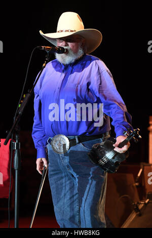 Pompano Beach FL, USA. 18 Mar, 2017. Le Charlie Daniels Band fonctionne à l'Amphithéâtre de Pompano Beach le 18 mars 2017. Credit : Mpi04/media/Alamy Punch Live News Banque D'Images