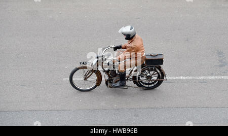 Brighton Sussex UK 19 mars 2017 - Plus de 300 motos vétéran prendre part à la 78e cycle moteur Sunbeam Club Pioneer exécuté à partir d'Epsom Downs au front de mer de Brighton aujourd'hui Crédit : Simon Dack/Alamy Live News Banque D'Images