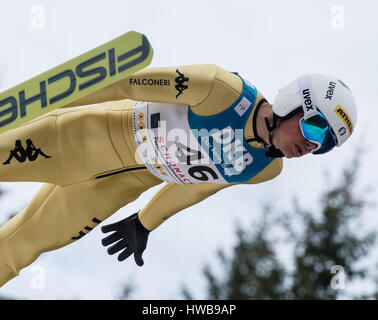 Samuel Costa de l'Italie en action lors de la finale chez les hommes 10km saut sur le grand tremplin à la Coupe du monde de combiné nordique à Schonach im Schwarzwald, Allemagne, 19 mars 2017. Photo : Patrick Seeger/dpa Banque D'Images