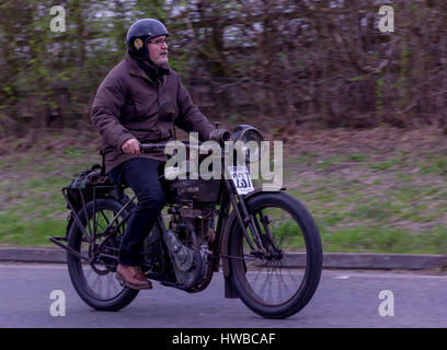 Brighton, East Sussex, UK. 19 mars, 2017. Riders du monde entier se sont réunis pour prendre part à la 78e cycle moteur Sunbeam Club, à Epsom Brighton Vétéran Pioneer Motor Cycle Run. Toutes les machines de cet événement annuel a plus de 100 ans. Cette réunion s'achève à la front de mer de Brighton avec des présentations par le maire de la ville de Brighton & Hove et le maire d'Epsom et Ewell. Credit : Alan Fraser/Alamy Live News. Banque D'Images