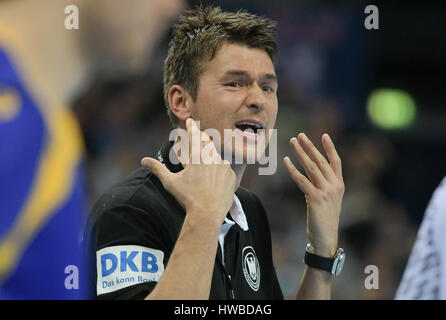 Hambourg, Allemagne. Mar 19, 2017. Allemagne's Christian Prokop son équipe d'entraîneurs au cours de match entre l'Allemagne et la Suède dans le Barclaycard Arena de Hambourg, Allemagne, 19 mars 2017. Photo : Axel Heimken/dpa/Alamy Live News Banque D'Images