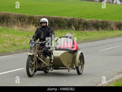 Brighton, East Sussex, UK. 19 mars, 2017. Riders du monde entier se sont réunis pour prendre part à la 78e cycle moteur Sunbeam Club, à Epsom Brighton Vétéran Pioneer Motor Cycle Run. Toutes les machines de cet événement annuel a plus de 100 ans. Cette réunion s'achève à la front de mer de Brighton avec des présentations par le maire de la ville de Brighton & Hove et le maire d'Epsom et Ewell. Credit : Alan Fraser/Alamy Banque D'Images