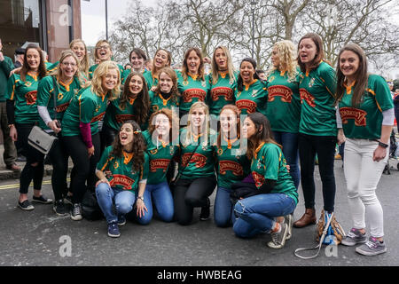 Londres, Royaume-Uni. Mar 19, 2017. Des milliers assister à la London's St Patrick's Day 2017 à Londres le 19 mars 2017. par : Voir Li/Alamy Live News Banque D'Images