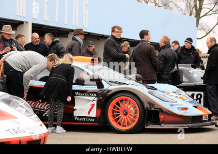 Chichester, Sussex, UK. Mar 19, 2017. La réunion des membres de Goodwood est une fin de semaine de course de moto fondée par Lord March, qui vise à recréer l'atmosphère de camaraderie et de l'original le BARC les réunions des membres tenue à Goodwood tout au long des années 50 et 60, jusqu'à la fermeture du circuit pour la course en 1966. Credit : Oliver Dixon/Alamy Live News Banque D'Images