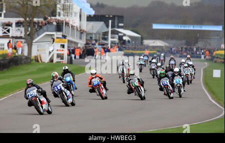 Chichester, Sussex, UK. Mar 19, 2017. Le trophée Hailwood La Réunion des membres de Goodwood est une fin de semaine de course de moto fondée par Lord March, qui vise à recréer l'atmosphère de camaraderie et de l'original le BARC les réunions des membres tenue à Goodwood tout au long des années 50 et 60, jusqu'à la fermeture du circuit pour la course en 1966. Credit : Oliver Dixon/Alamy Live News Banque D'Images