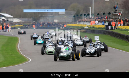 Chichester, Sussex, UK. Mar 19, 2017. La Brabham le Goodwood Trophy Réunion des membres est une fin de semaine de course de moto fondée par Lord March, qui vise à recréer l'atmosphère de camaraderie et de l'original le BARC les réunions des membres tenue à Goodwood tout au long des années 50 et 60, jusqu'à la fermeture du circuit pour la course en 1966. Credit : Oliver Dixon/Alamy Live News Banque D'Images