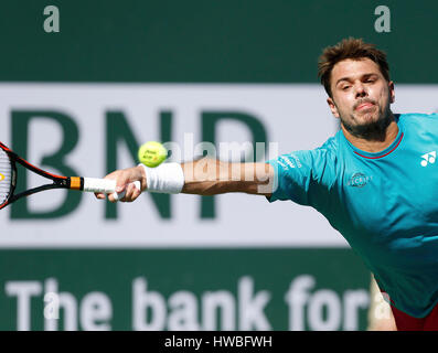 Mars 19, 2017 Stan Wawrinka de Suisse renvoie un shot à Roger Federer de la Suisse pendant la finale chez les hommes du 2017 BNP Paribas Open à Indian Wells Tennis Garden à Indian Wells, en Californie. Charles Baus/CSM Banque D'Images