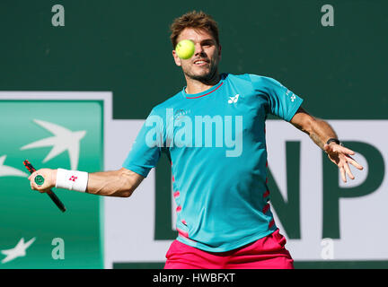 Mars 19, 2017 Stan Wawrinka de Suisse renvoie un shot à Roger Federer de la Suisse pendant la finale chez les hommes du 2017 BNP Paribas Open à Indian Wells Tennis Garden à Indian Wells, en Californie. Charles Baus/CSM Banque D'Images