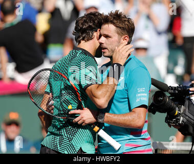 Mars 19, 2017 Stan Wawrinka de la Suisse félicite Roger Federer de Suisse après leur match de finale au cours de la 2017 BNP Paribas Open à Indian Wells Tennis Garden à Indian Wells, en Californie. Charles Baus/CSM Banque D'Images