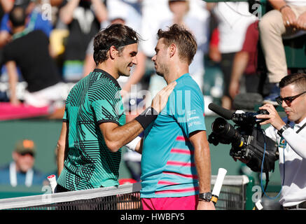 Mars 19, 2017 Stan Wawrinka de la Suisse félicite Roger Federer de Suisse après leur match de finale au cours de la 2017 BNP Paribas Open à Indian Wells Tennis Garden à Indian Wells, en Californie. Charles Baus/CSM Banque D'Images